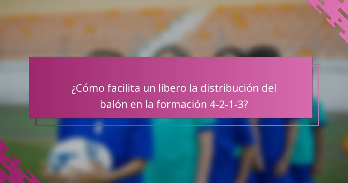 ¿Cómo facilita un líbero la distribución del balón en la formación 4-2-1-3?
